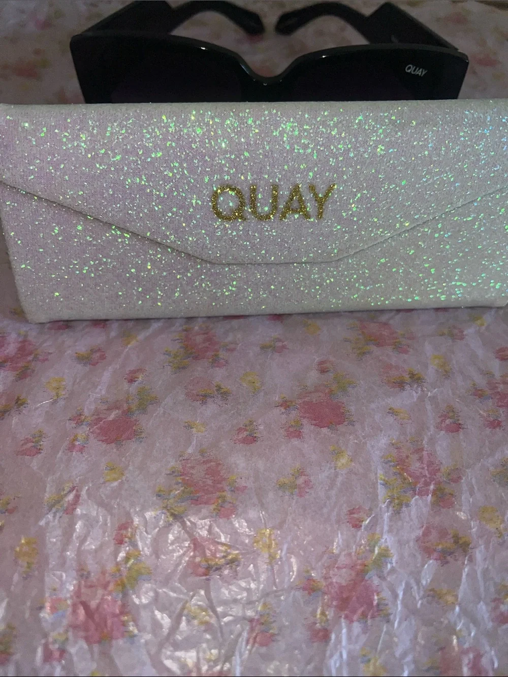 QUAY 🎀💕WHO IS SHE  Oversized Black Gradient Lens Sunglasses 🕶️ 🤍🩷